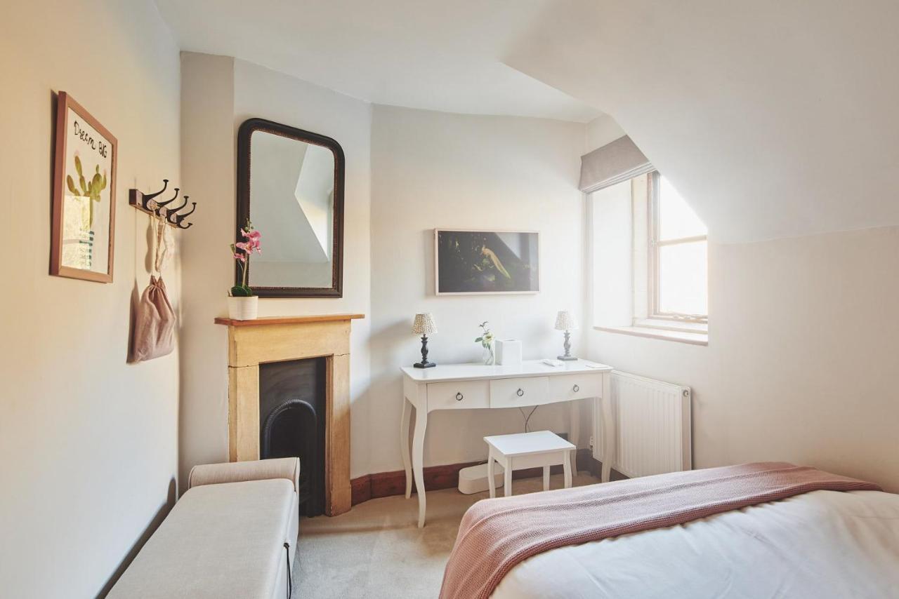 Andoversford Large Stylish Luxury Cotswold Cottage - Ideal For Families, W/ Ev Charging מראה חיצוני תמונה