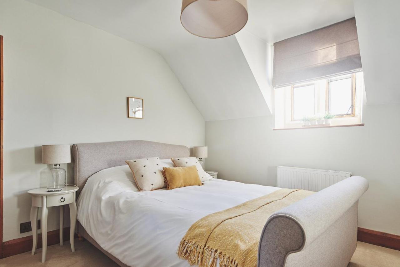 Andoversford Large Stylish Luxury Cotswold Cottage - Ideal For Families, W/ Ev Charging מראה חיצוני תמונה
