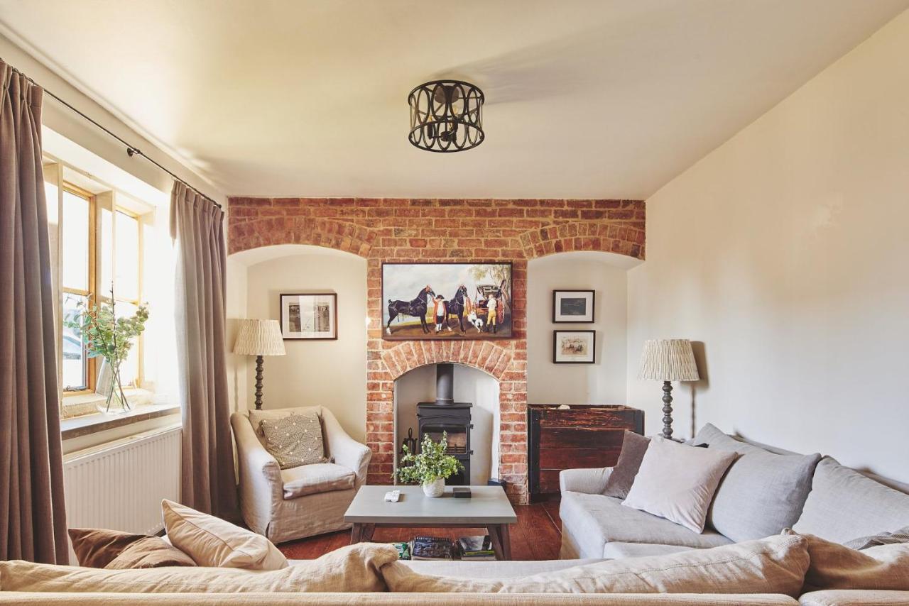 Andoversford Large Stylish Luxury Cotswold Cottage - Ideal For Families, W/ Ev Charging מראה חיצוני תמונה