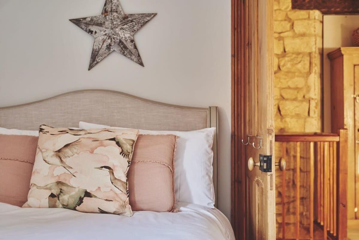 Andoversford Large Stylish Luxury Cotswold Cottage - Ideal For Families, W/ Ev Charging מראה חיצוני תמונה