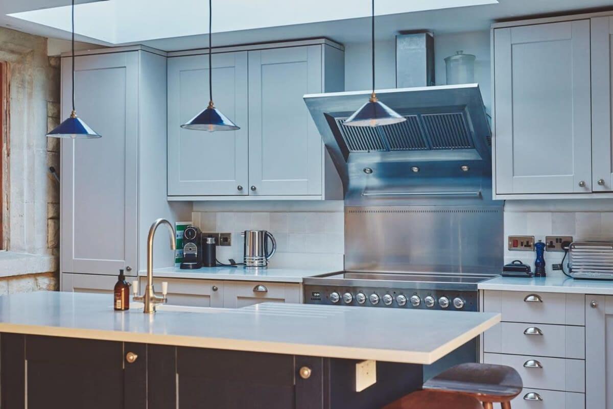 Andoversford Large Stylish Luxury Cotswold Cottage - Ideal For Families, W/ Ev Charging מראה חיצוני תמונה