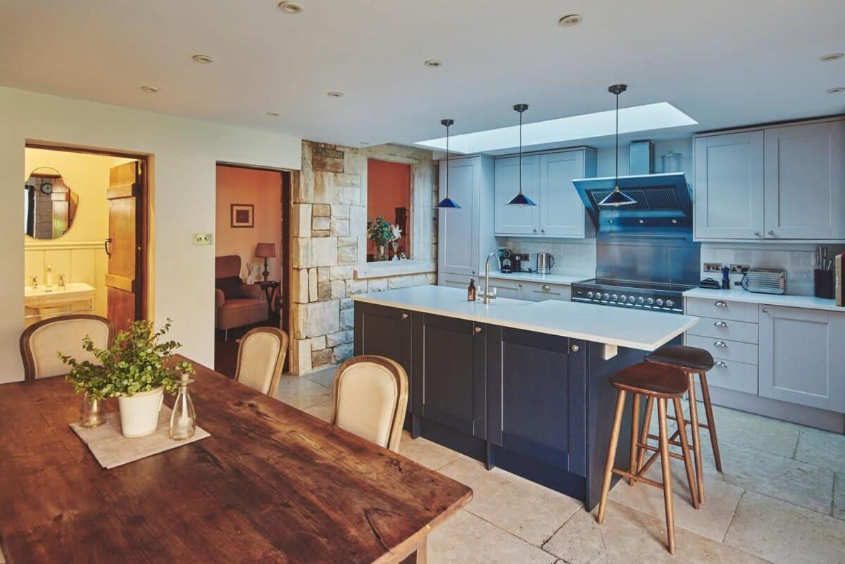 Andoversford Large Stylish Luxury Cotswold Cottage - Ideal For Families, W/ Ev Charging מראה חיצוני תמונה