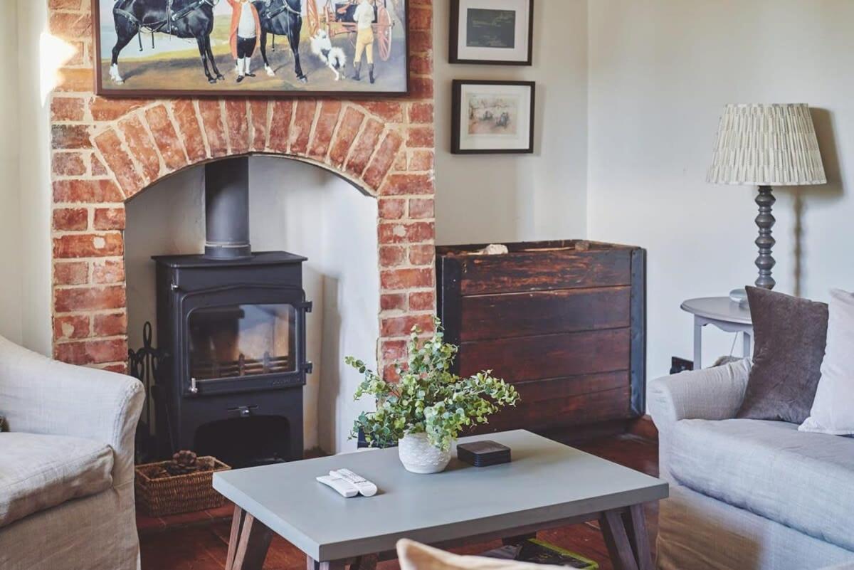 Andoversford Large Stylish Luxury Cotswold Cottage - Ideal For Families, W/ Ev Charging מראה חיצוני תמונה