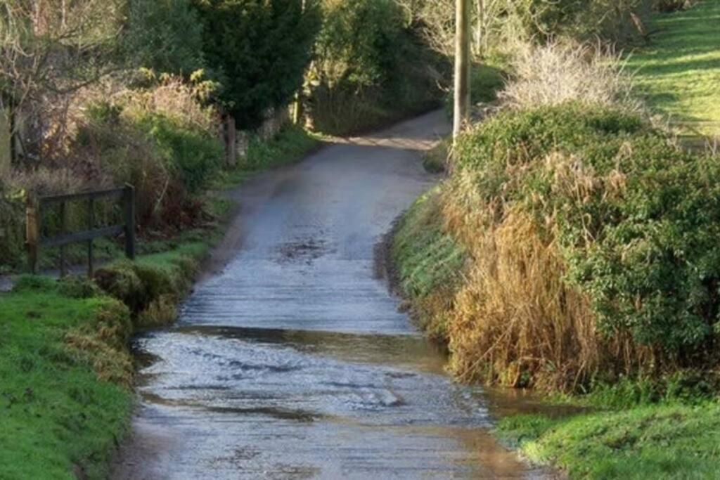 Andoversford Large Stylish Luxury Cotswold Cottage - Ideal For Families, W/ Ev Charging מראה חיצוני תמונה