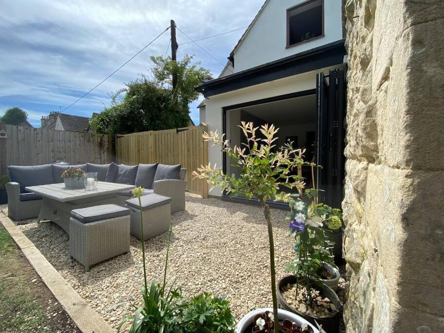 Andoversford Large Stylish Luxury Cotswold Cottage - Ideal For Families, W/ Ev Charging מראה חיצוני תמונה